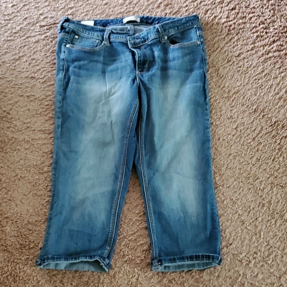 Capris - Picture 2 of 4